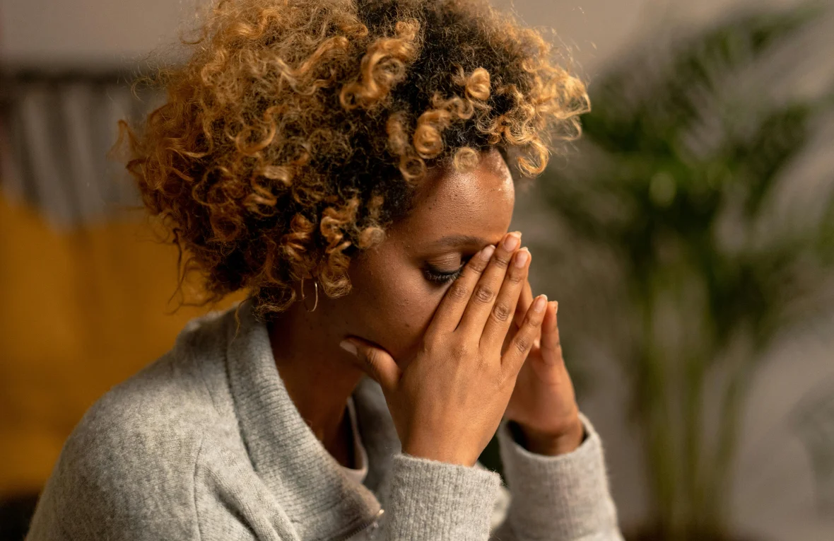 service-7 - Bridging Divorce Solutions Woman frustrated and confused by divorce finances.